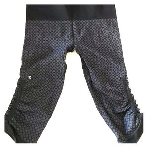 Lululemon crop leggings. Size 8. Black/Dark grey